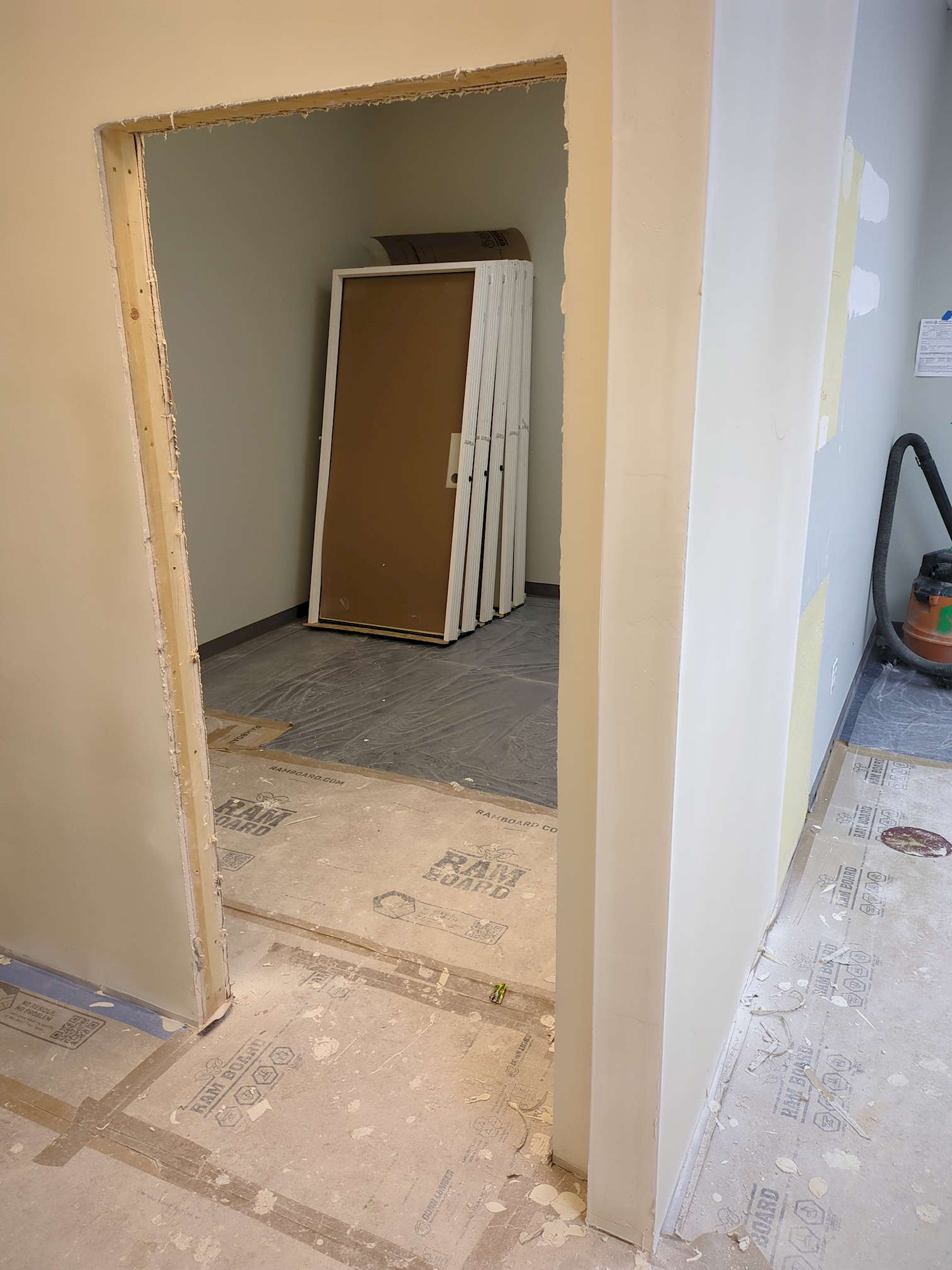 SDG construction 6 A close-up of the doorway into the front-most room reveals that it contains several doors waiting for installation. Hm, a door to more doors in the Door....